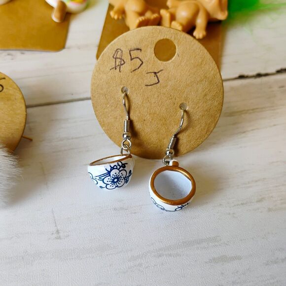 NEW 12 Novelty Earrings Lot Skulls, Toast, Duckies, Trolls, Tea Funky 3D FUN - Picture 4 of 8